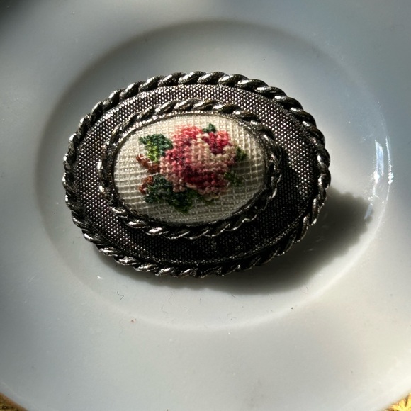 Broche Vintage Club Med, Pin's Trident Et Globe Terrestre, Années 70-80